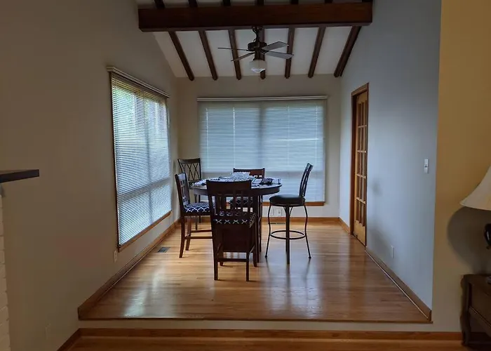 S1. Beautiful Home In Historic Scottsboro