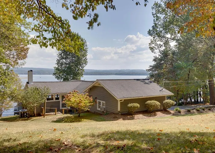 Hot Tub & Dock: Guntersville Lake Getaway!