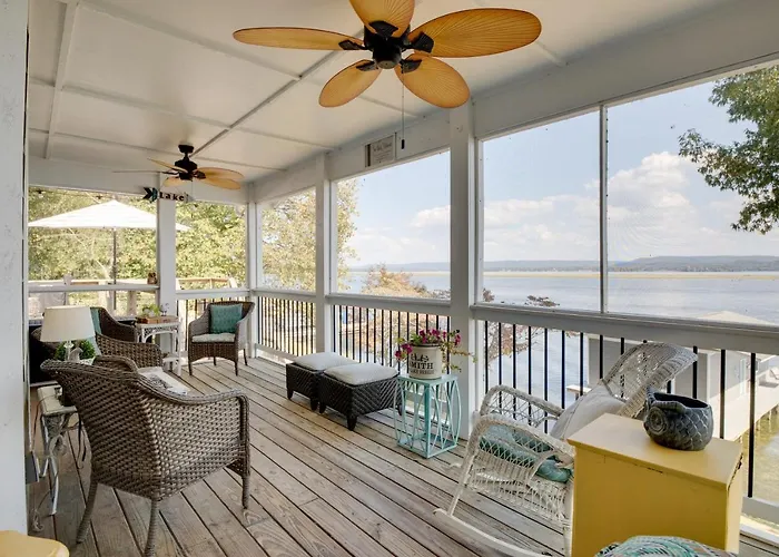 Hot Tub & Dock: Guntersville Lake Getaway!