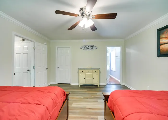 Guntersville Lake House: Boat Ramp Access!