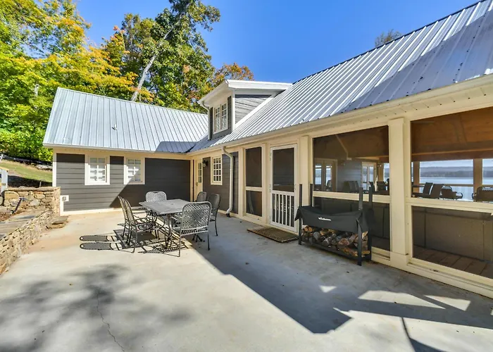 Dock + Panoramic Views: Guntersville Lake Retreat!
