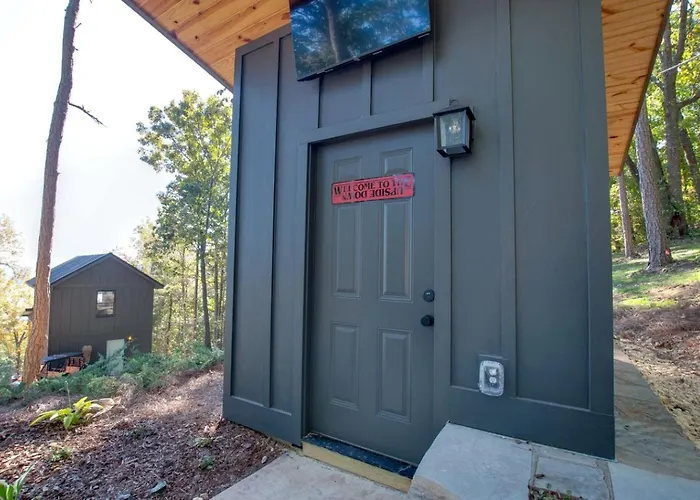 Gorgeous Cabin Great For Groups Or Families With Jacuzzi, Fire Pit And Views In Alabama