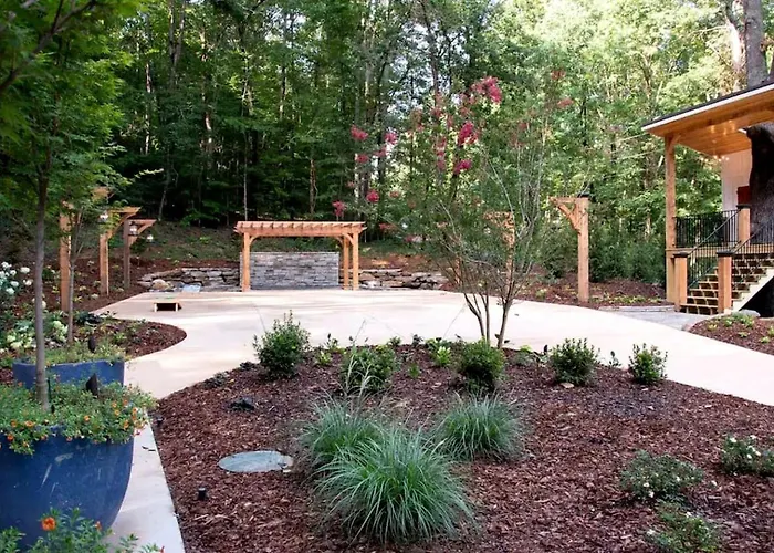 Pet-Friendly Tree House Great For A Relaxing Escape In Alabama