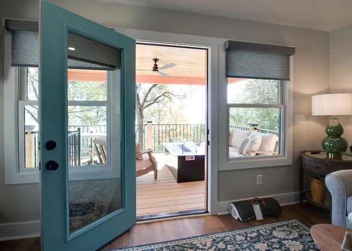 Pet-Friendly Cabin Ideal For Families With Jacuzzi And Lake Views In Alabama
