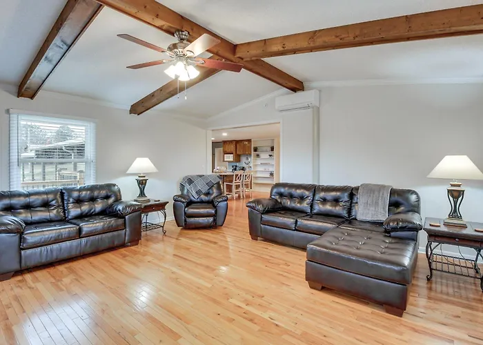 Spacious Fishing Getaway By Lake Guntersville!