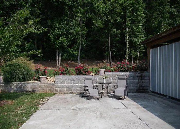 Private Hot Tub, Family Retreat! Southern Comfort
