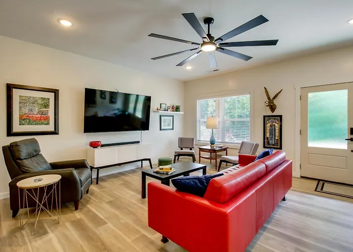 'The Romano Retreat' Modern Lake Guntersville Home