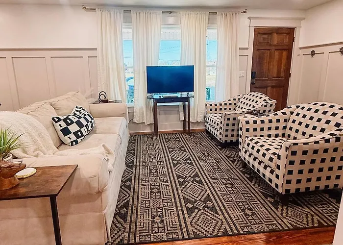 Cozy 3Br Cottage With Firepit Sleeps 10 Close To Lake Fun
